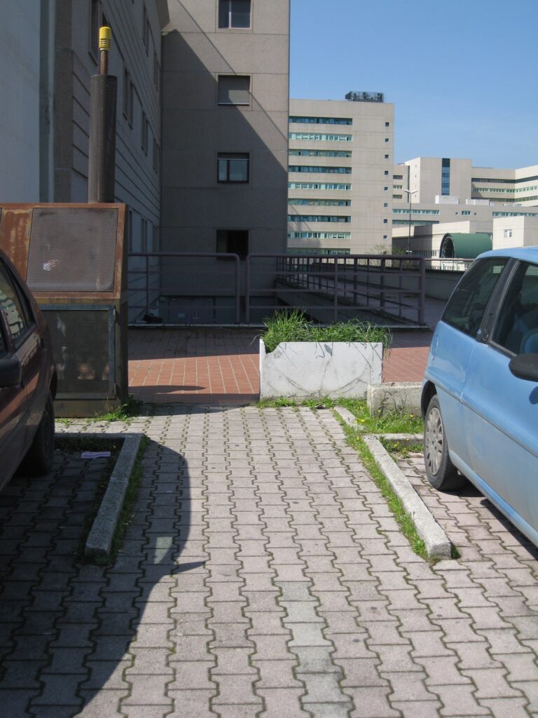 Accesso Edificio E dal parcheggio est